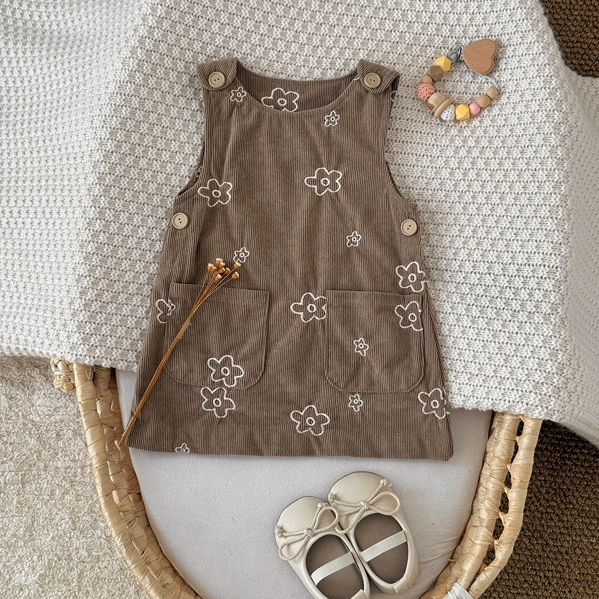 (Girls 0-3 Years Old) Spring Autumn New Girls Dress Corduroy Small Flower Embroidered Suspender Skirt Sweet Baby Girl Clothes