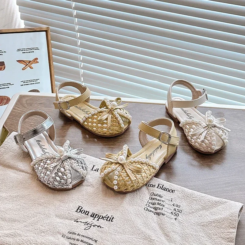 

Летние детские школьные сандалии на плоской подошве, элегантные сандалии принцессы с жемчугом для девочек, милые тканые полые детские модные пляжные повседневные туфли