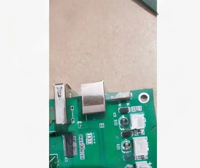 محور مكتبي جديد متعدد الوظائف لموسع الكمبيوتر مكون من 20 منفذًا