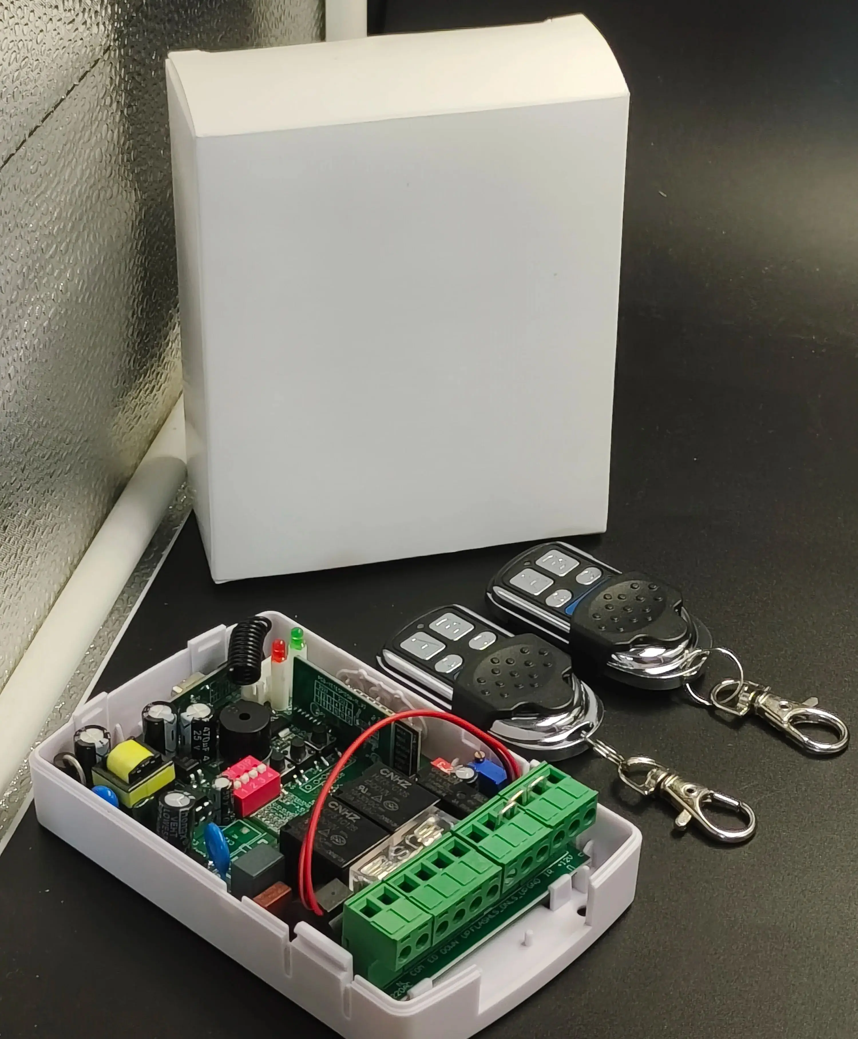 

Универсальный моторный клапан гаражного затвора + 2 пульта дистанционного управления с клеммной колодкой внешнего управления