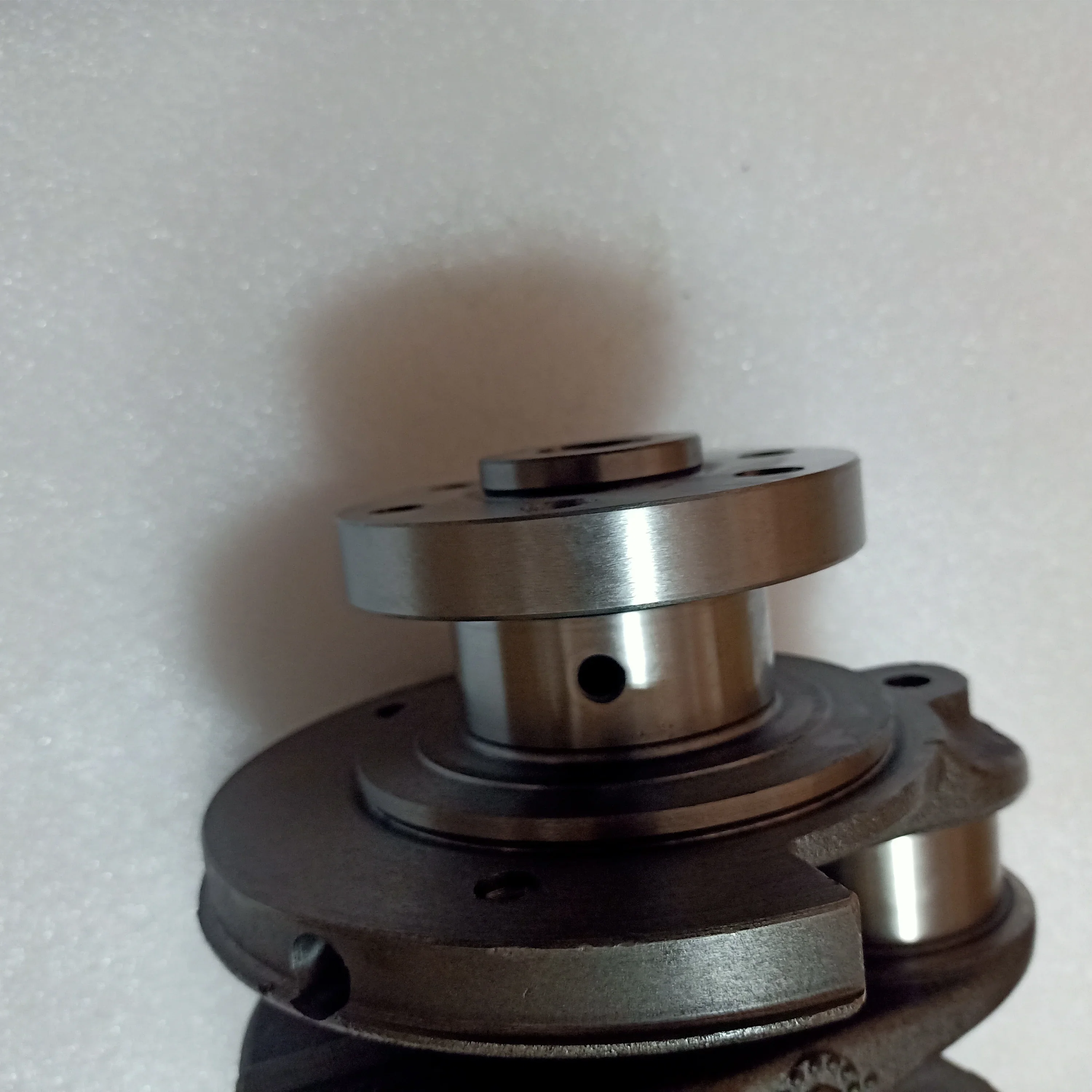 New Used Automotive Crankshaft for General Motors 2.4 Captiva Regal Nubira Model Iron Metal Material OE 12578182 12623302