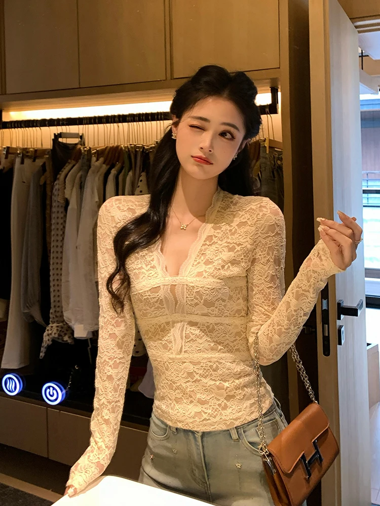 

Linyner Pure Desire V-neck Hollow out Lace Shirt Women's Spring Slimming Luxury Long Sleeve Base Shirt Top Casual Style