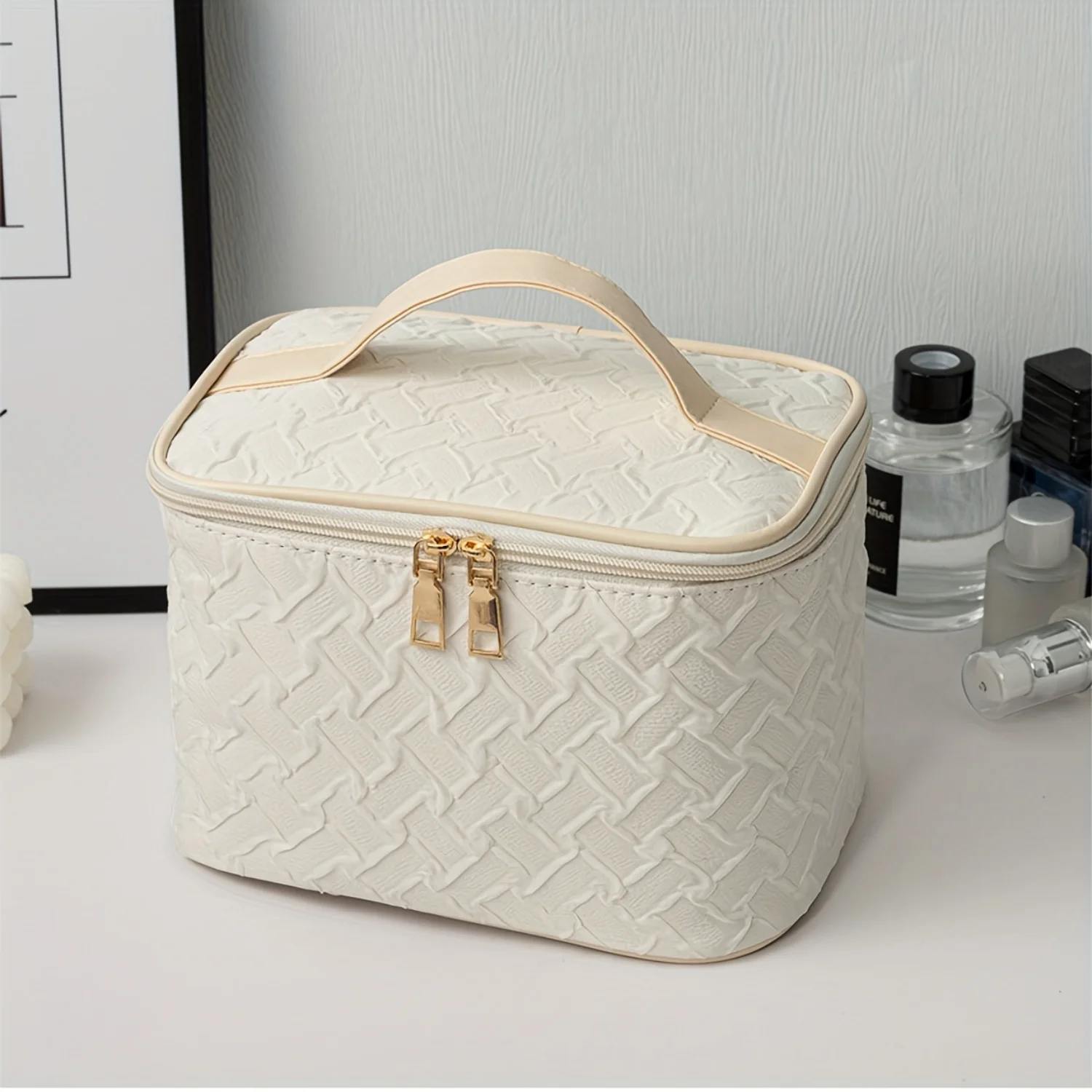 Luxury White Portable Travel Makeup Bag, Multi-functional Cosmetics Organizer, Handheld Square Pouch, 22cm/8.66in