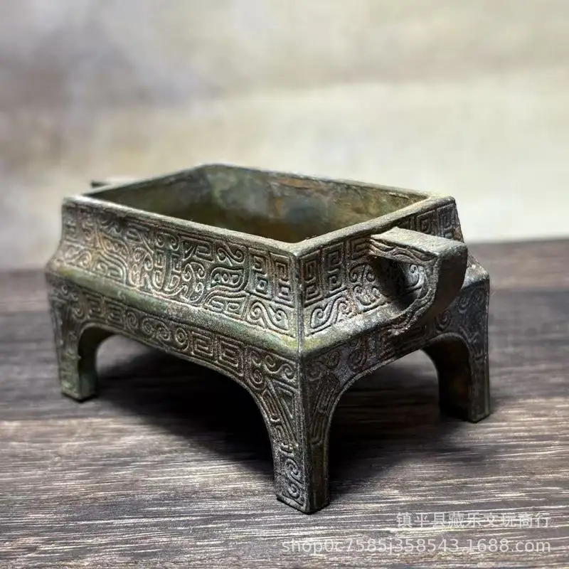 Bronze square with animal face pattern, incense burner ornaments from the Shang and Zhou dynasties, Zen-style inc