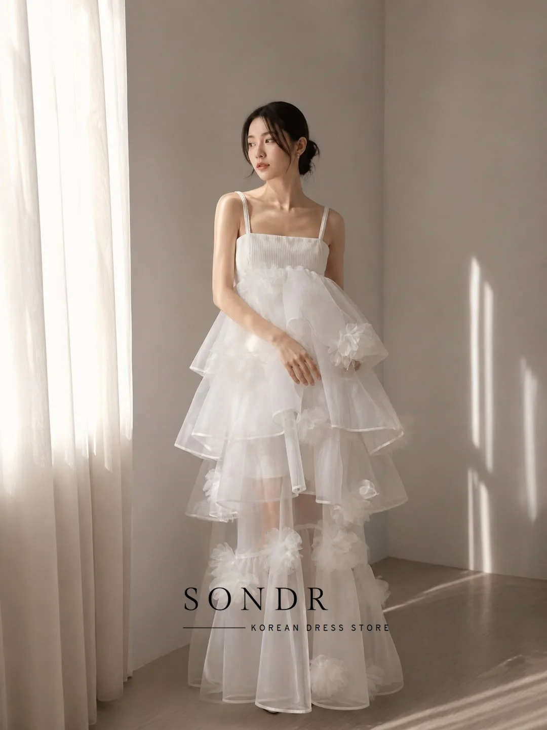 Sondr Customized Luxury Korean Wedding Dresses Sleeveless Tiered Silk Organza Handmade Flowers Bridal Gown Floor-Length