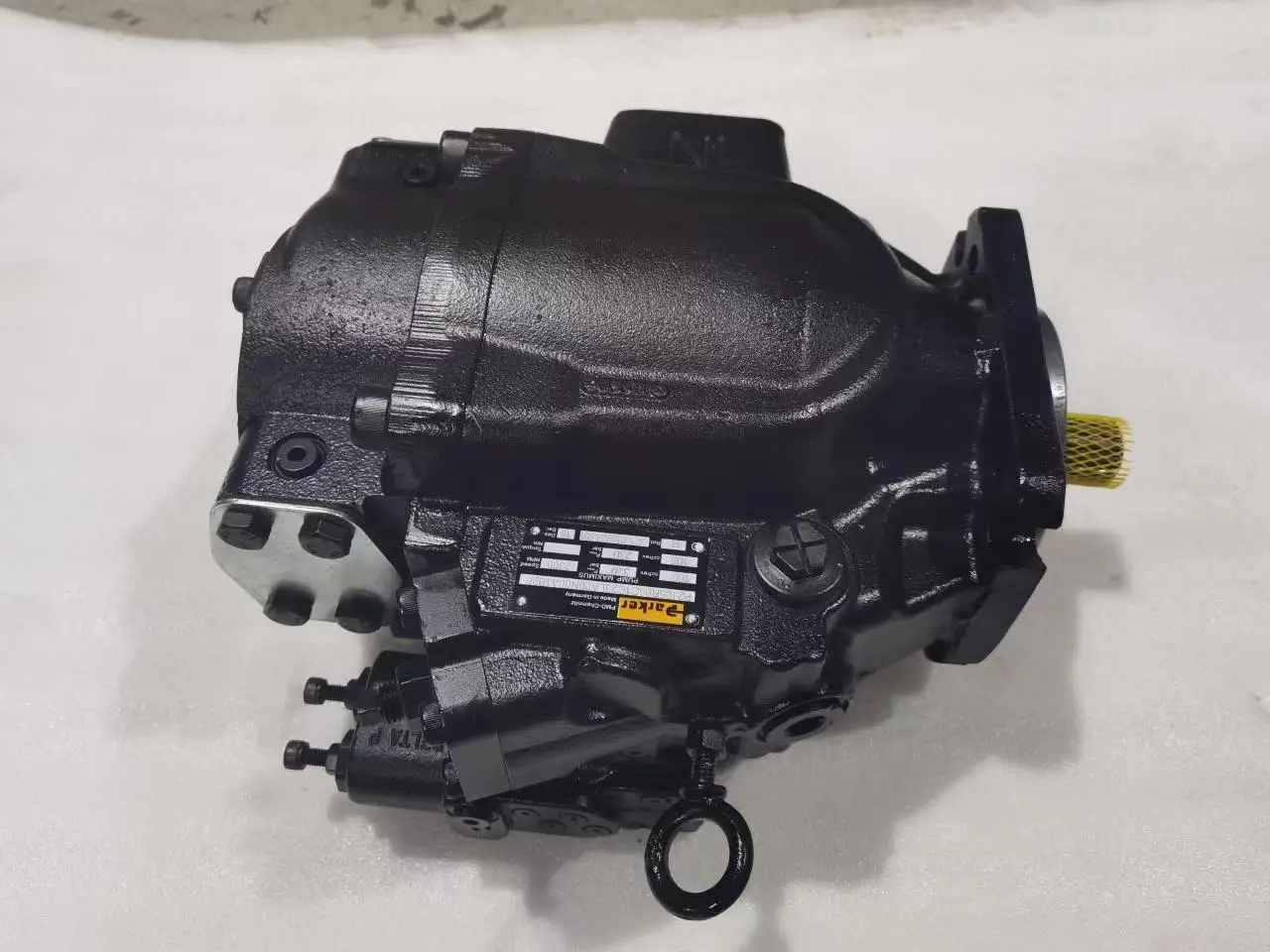 P2105 P2145 P2060 series P2105R00C1C23LA20N00A1B2P  hydraulic piston pump .