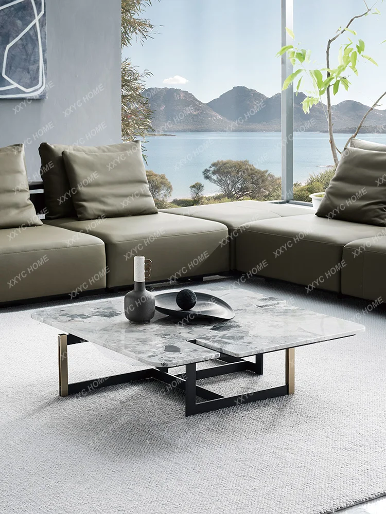 

Стильный кофейный столик из натурального мрамора в современном минималистичном стиле с металлическим каркасом.