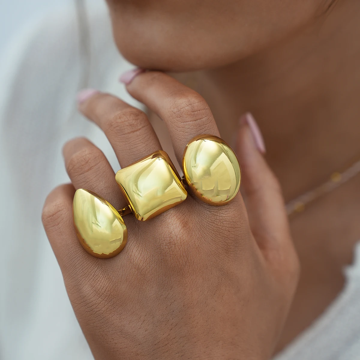 

Creative Shape Fashion New Gold-Plated PVD Stainless Steel Chunky Rings For Women Melting WaterDrop Smooth Threaded Jewelry