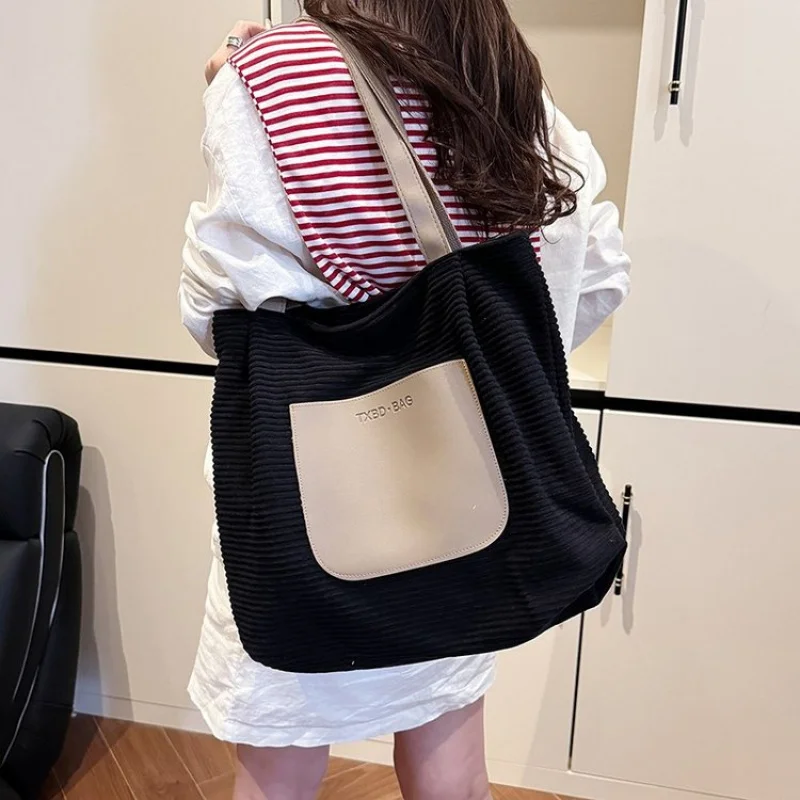 

Fashionable Leather Women's Handbag Luxury Brand Elegant Classic Elegant Detailing Vintage Commuter Bag​