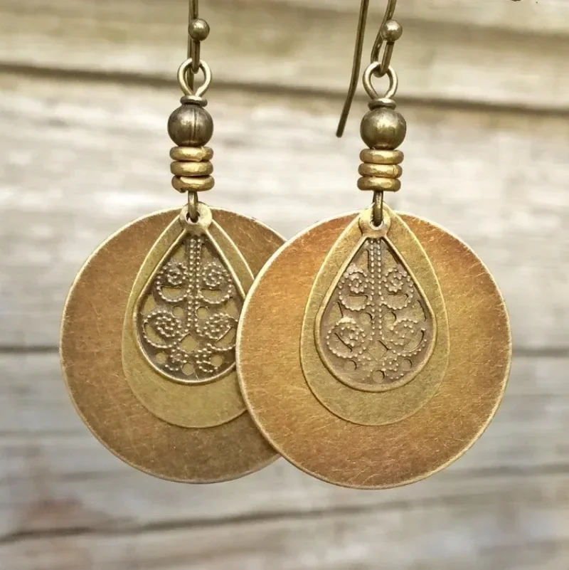 Orecchini intagliati rotondi Color bronzo etnico Vintage per le donne orecchini pendenti in metallo multistrato bohémien creativo