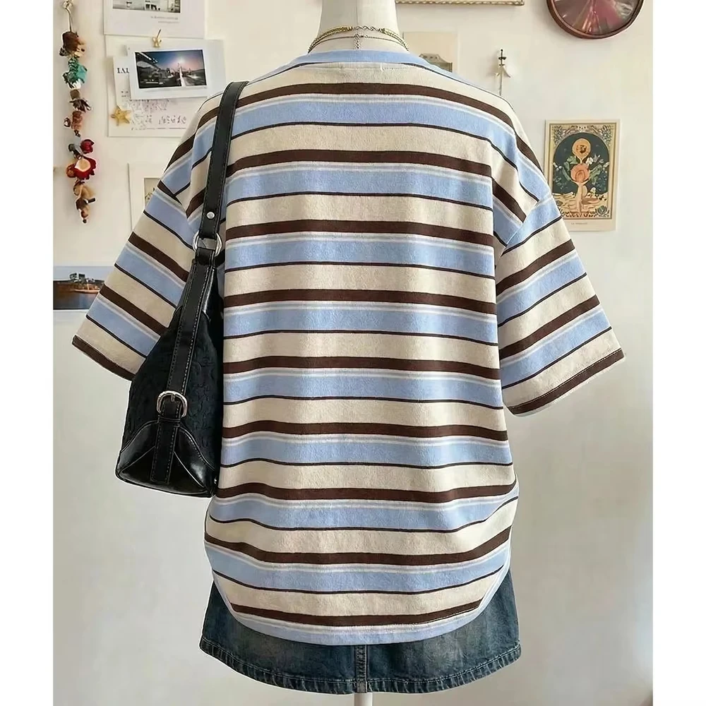 Damen Sommer T-Shirt Y2K-Stil 3D-Streifen-Druck Schulter-Drop-Design Mittellang Lässiger Sportstil Modischer Trendstil – Detail 5