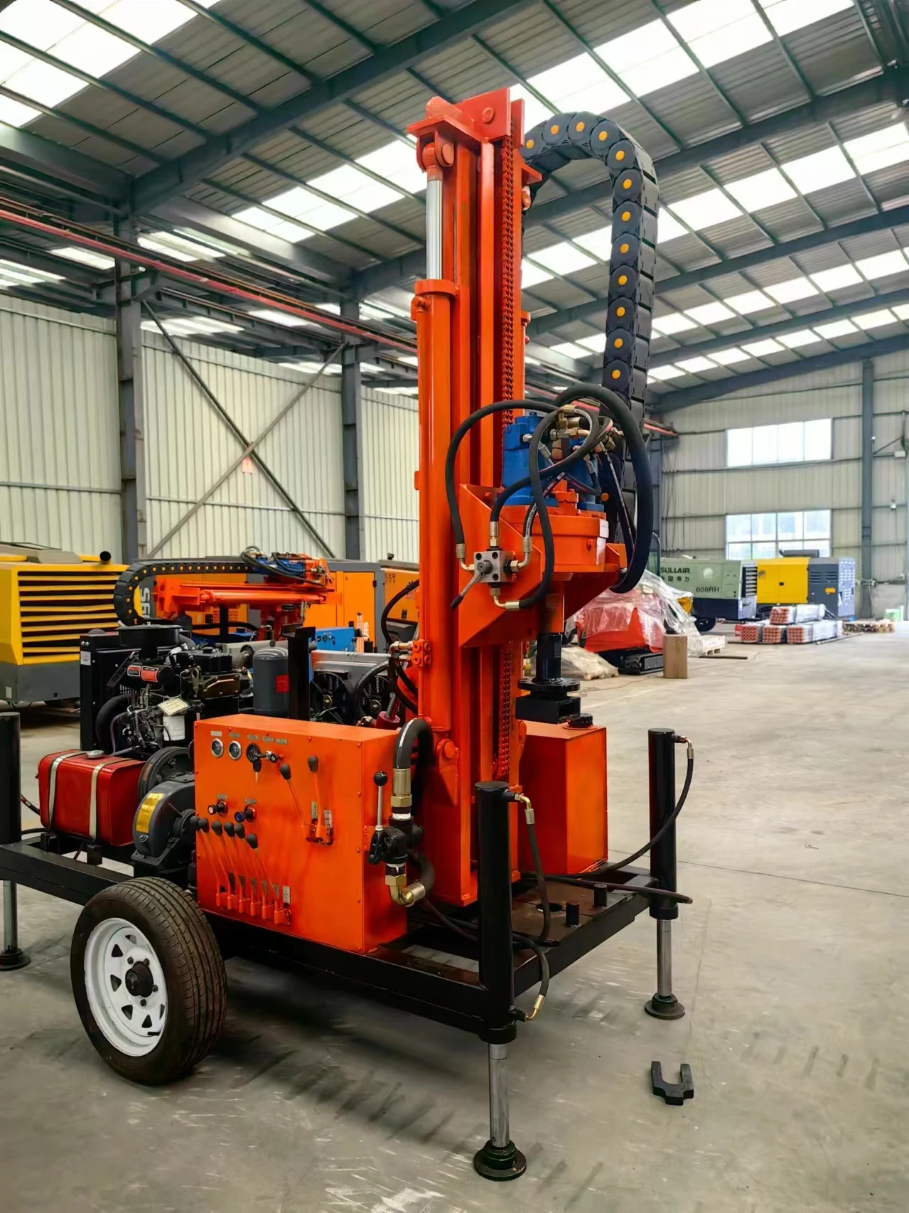 آلة حفر آبار المياه المخصصة التي تعمل بالديزل الهيدروليكي 180 200 متر