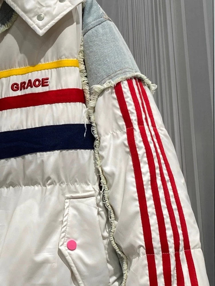 2025 Nuovo Piumino Denim Cuciture Berretto rimovibile Contrasto Parker Corto allentato da donna Addensare Piumino d'anatra bianca Top alla moda