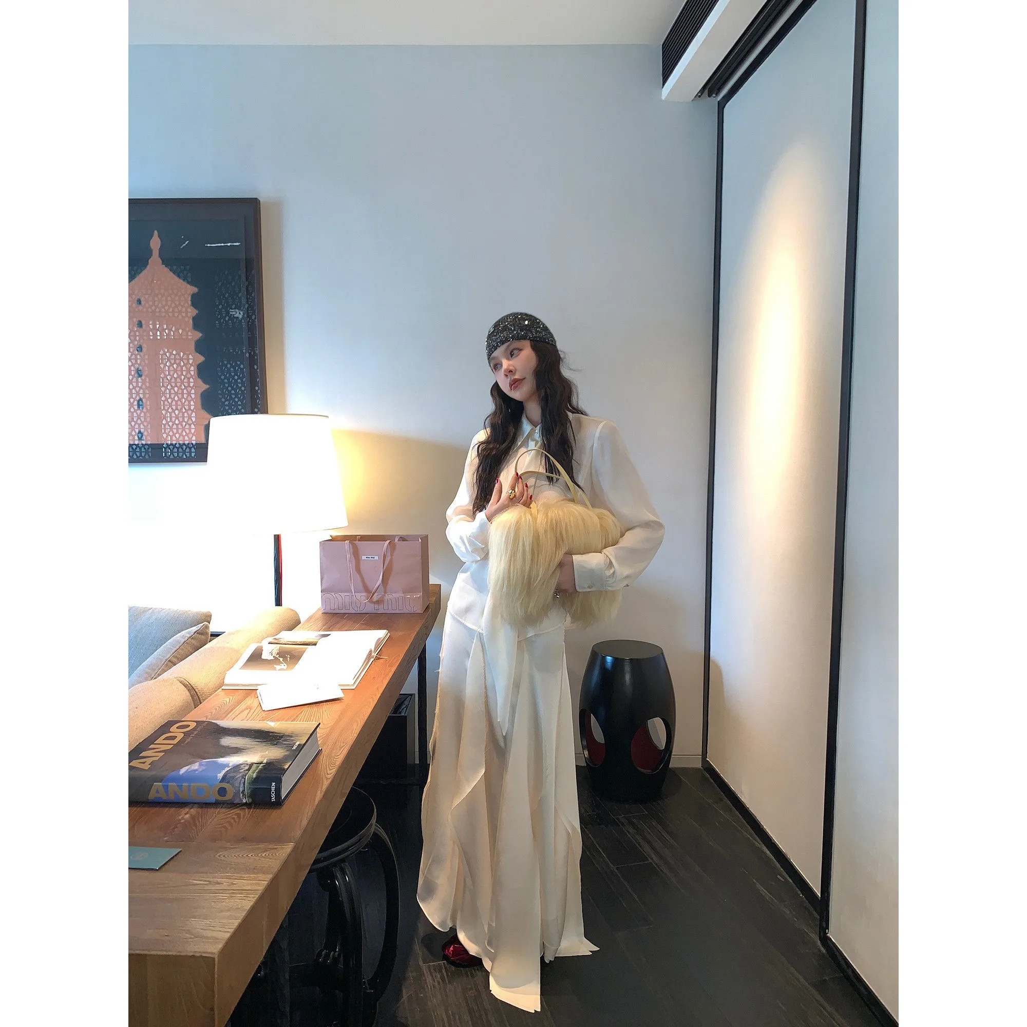 

Комплект женской одежды Le Rouge Meimei: топ и брюки с эффектом потертости и разноцветными вставками, в холодных тонах, для повседневной носки