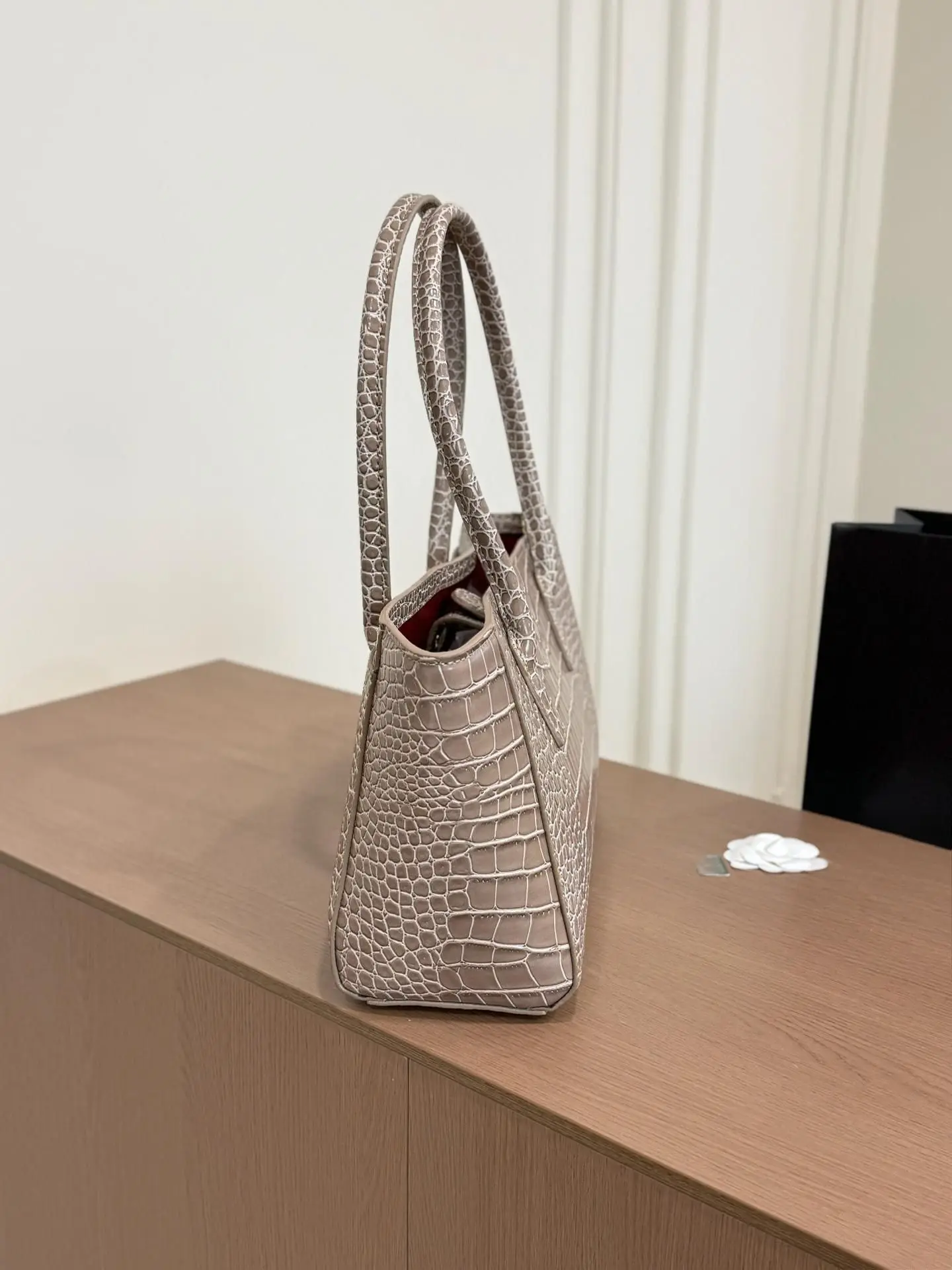Luxury Designer Style Large Capacity Women Handbag Versatile Ladies Shoulder Crossbody Bag Soft Leather Look Satchel Bag Fashion Hand Purse Ideal For Office Lady Work Daily Grocery Shopping Family Weekend Trip