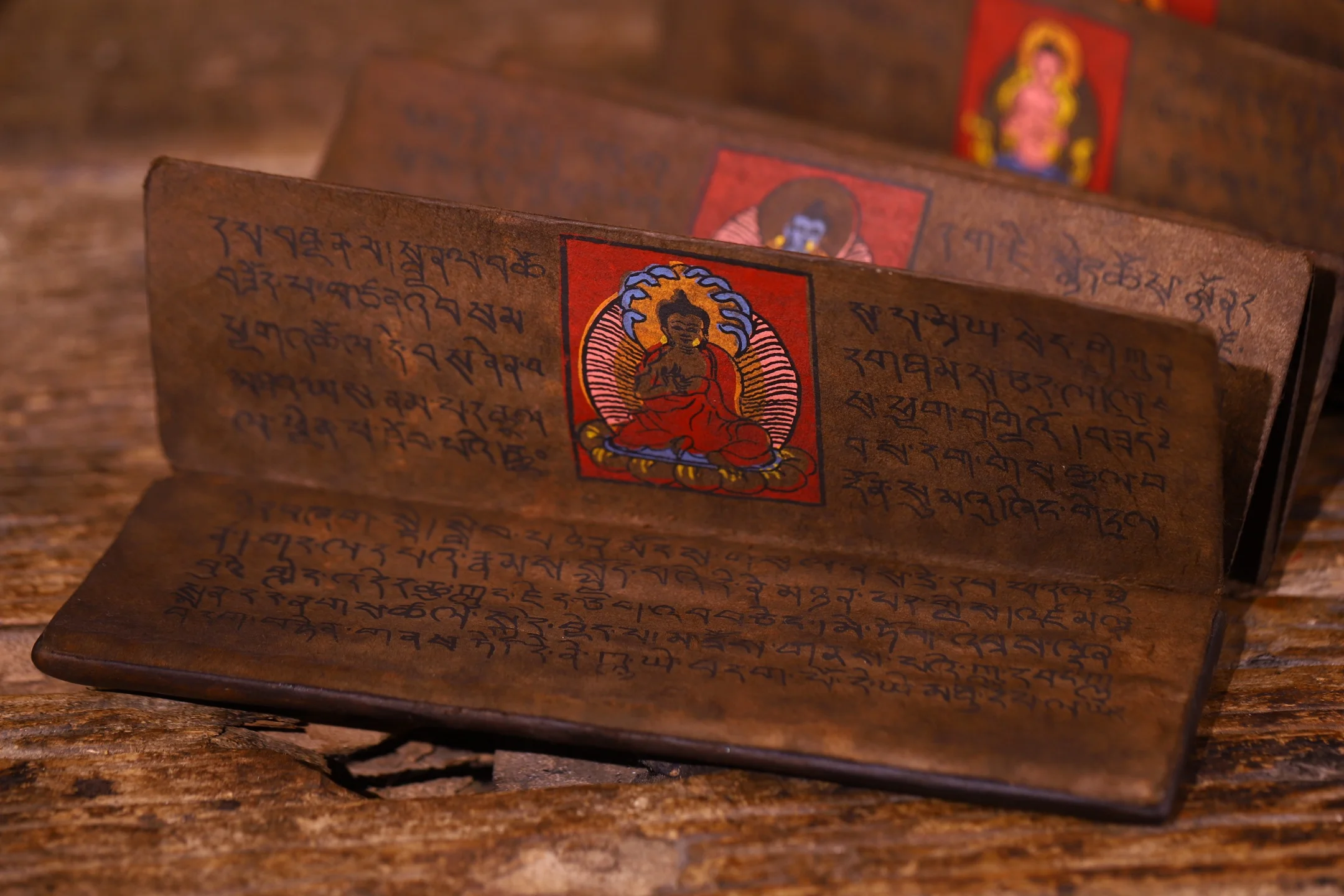 Old wood carving Mosaic Shakyamuni Buddha Hand drawn by eminent monks Old Scriptures Recite scriptures Town house Exorcism
