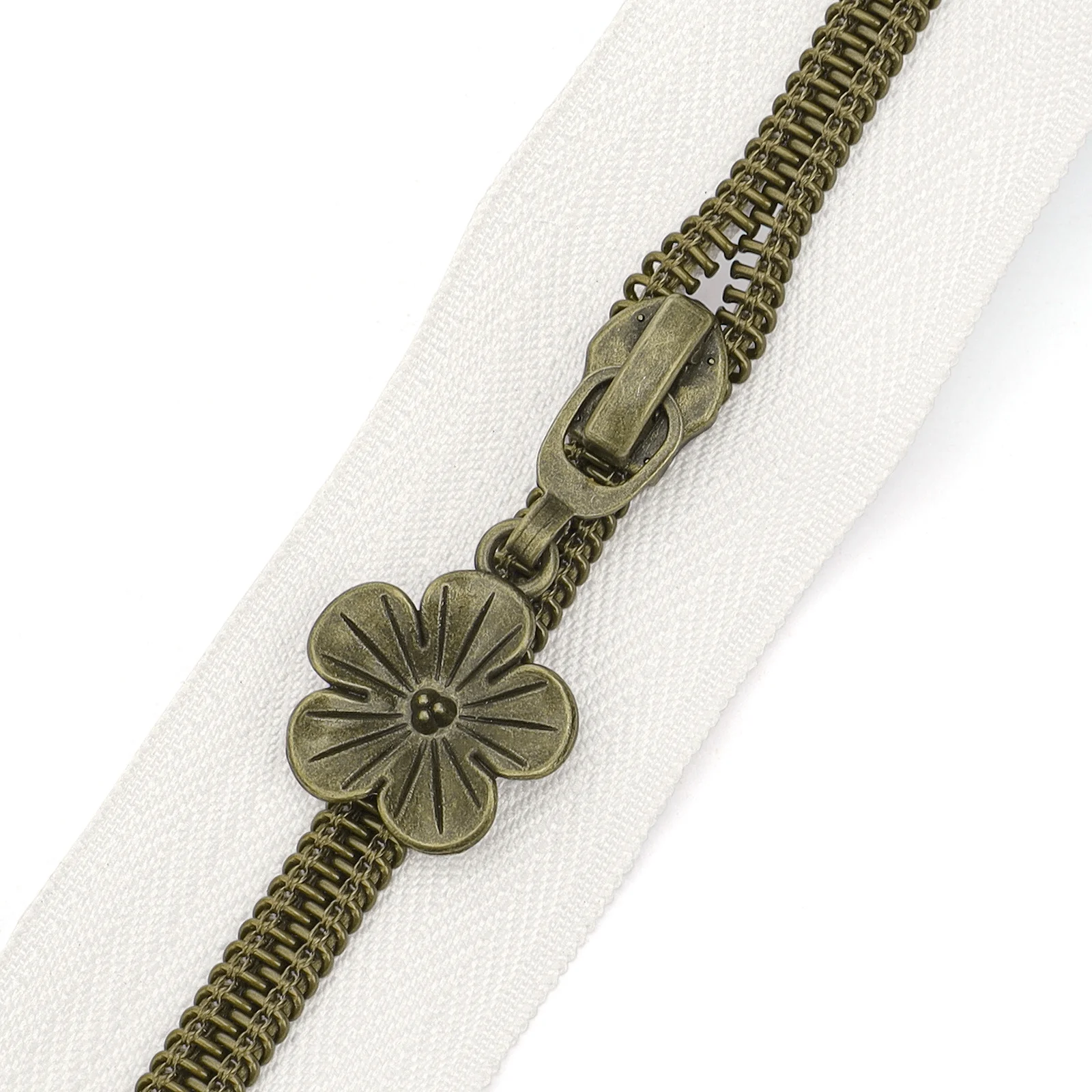 طقم واحد (450 سم سحاب + 10 رؤوس سحاب)، 5 # سحاب من النايلون ذو الأسنان النحاسية القديمة، ورقة سحاب زهر البرقوق البرونزي #4