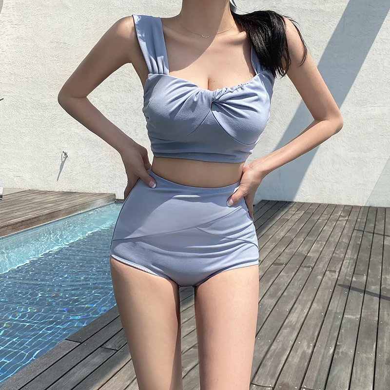 2025 nuova versione coreana del bikini semplice con seni piccoli raccolgono la vita alta per coprire la pancia e sembrare un caldo conservatore diviso sottile