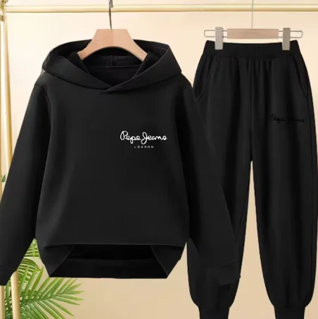 

The children's hooded top set is suitable for children aged 3 to 13, featuring a relaxed fit and hood. It includes both tops and