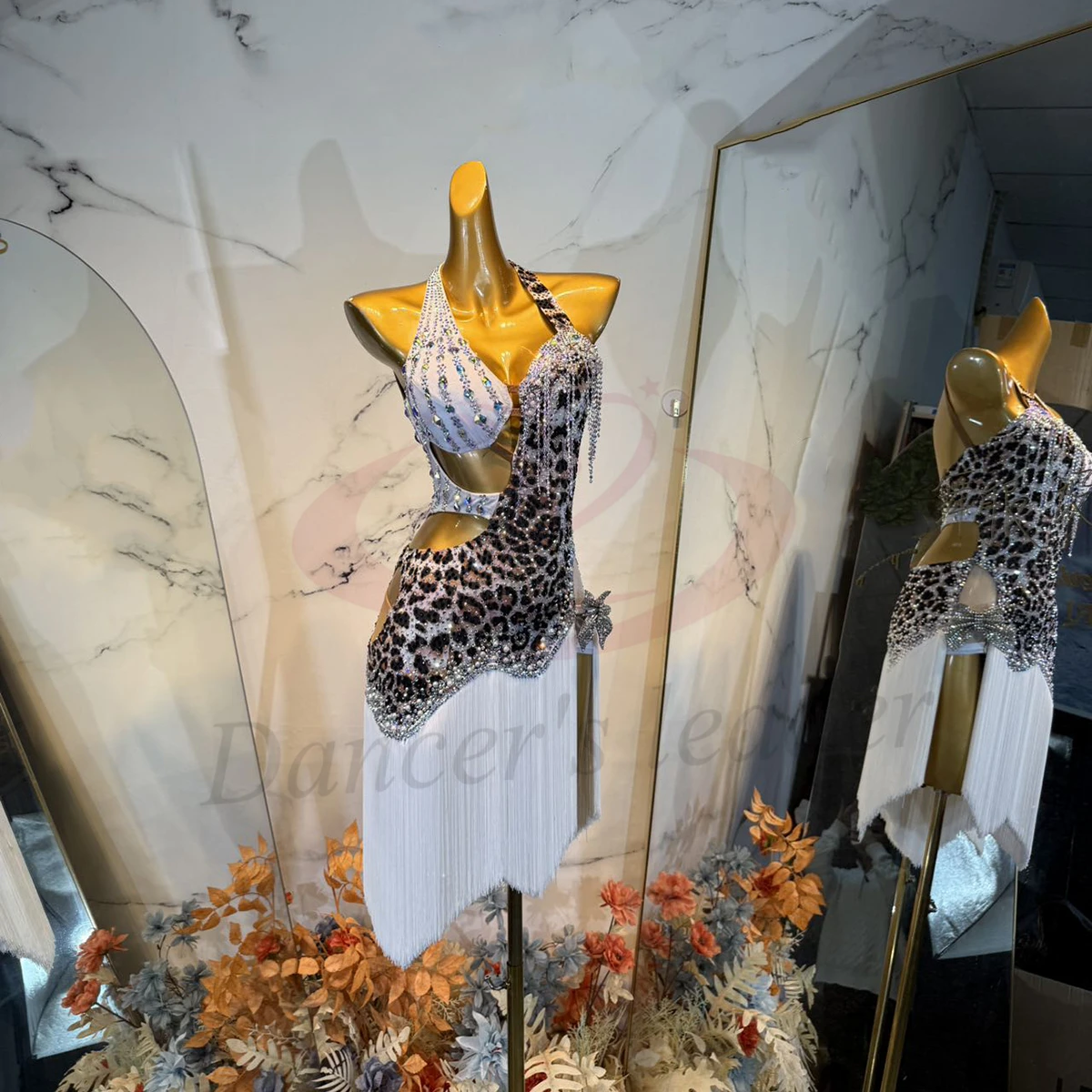 

Костюм для латинских танцев со стразами, женское высококачественное платье с леопардовым принтом на заказ, белое платье с кисточками для вальса и самбы