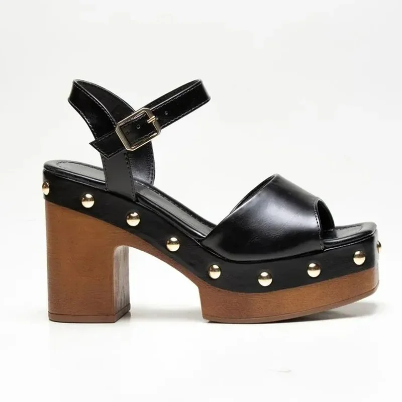 Metall-Nieten Plateau-Ledersandalen Sexy Eckige Zehenpartie Gemischte Anpassbare Farben Quadratischer Absatz Neuheiten Mode Damen Moderne Schuhe