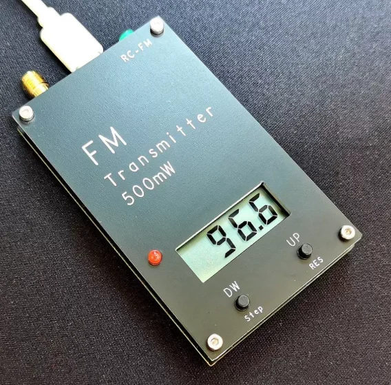 2000M FM transmitter, digital display 0.5W 500mW stereo 76-108M (without antenna)