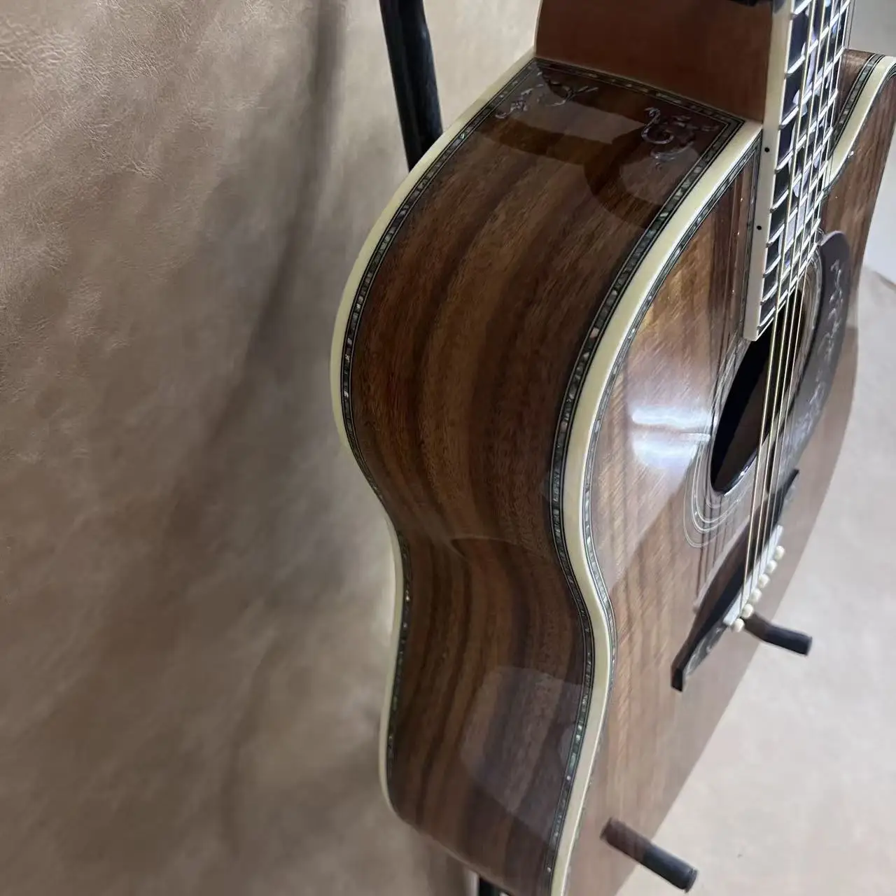 US Local Dispatch Natural Koa D45 Cutaway Model Acoustic Guitar, 41 Inch, Koa Wood Body, 6 String, Wooden Guitar, Full Vine Floral Abalone Inlay, Multi-Layer Pearl Binding, Gloss Finish, Professional Folk Guitar, Free Shipping view 4