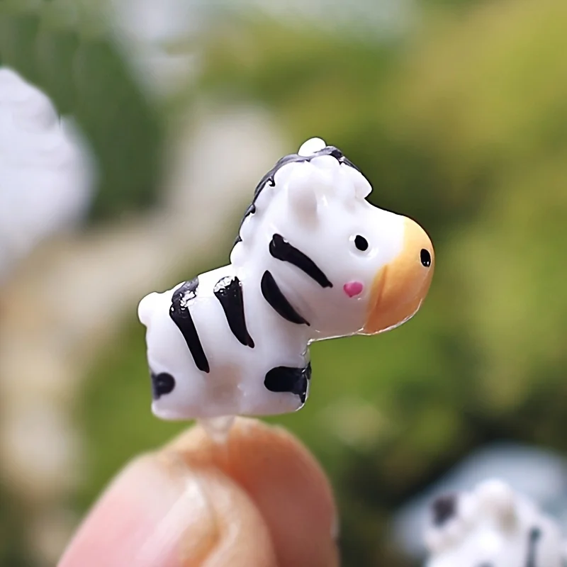 20pcs Mini Resin Zebra Statues Charming Animal Ornaments for Fairy Garden DIY Micro Landscape Glass Container Landscape Decor