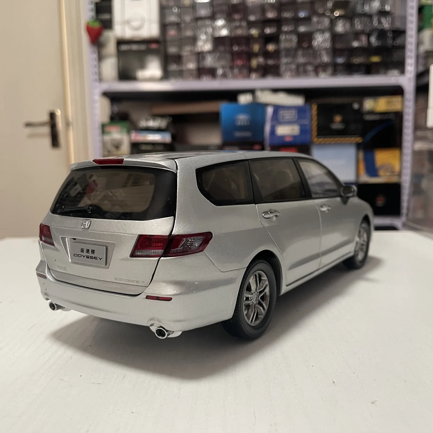 مقياس 1:18 مصنوع من خليط معدني 2009 فضي هوندا أوديسي RB3 ألعاب سيارات نموذج كلاسيكيات الحنين هدايا للكبار عرض تذكاري ثابت