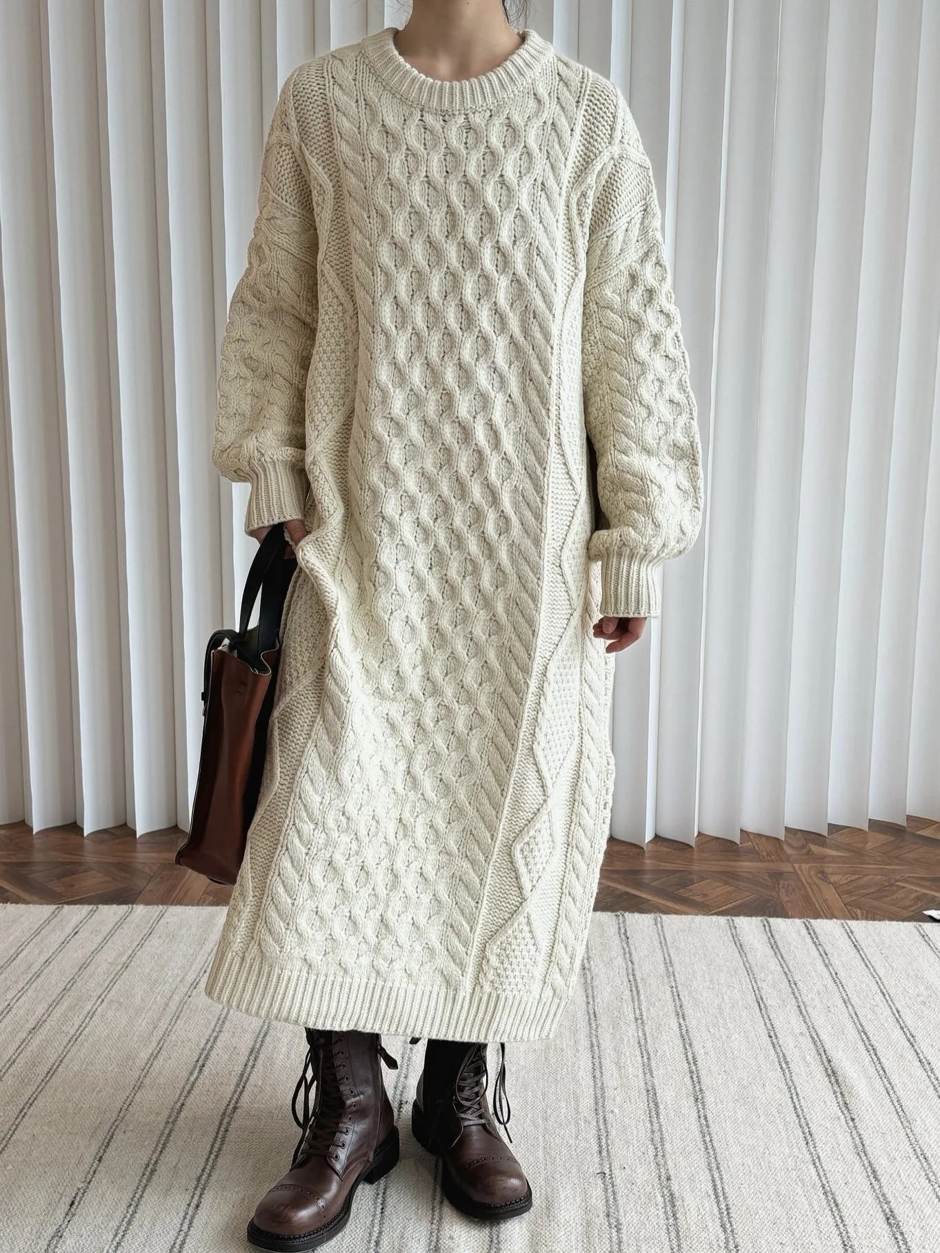 Winter women\'s casual solid color round neck long sleeved loose knit dress