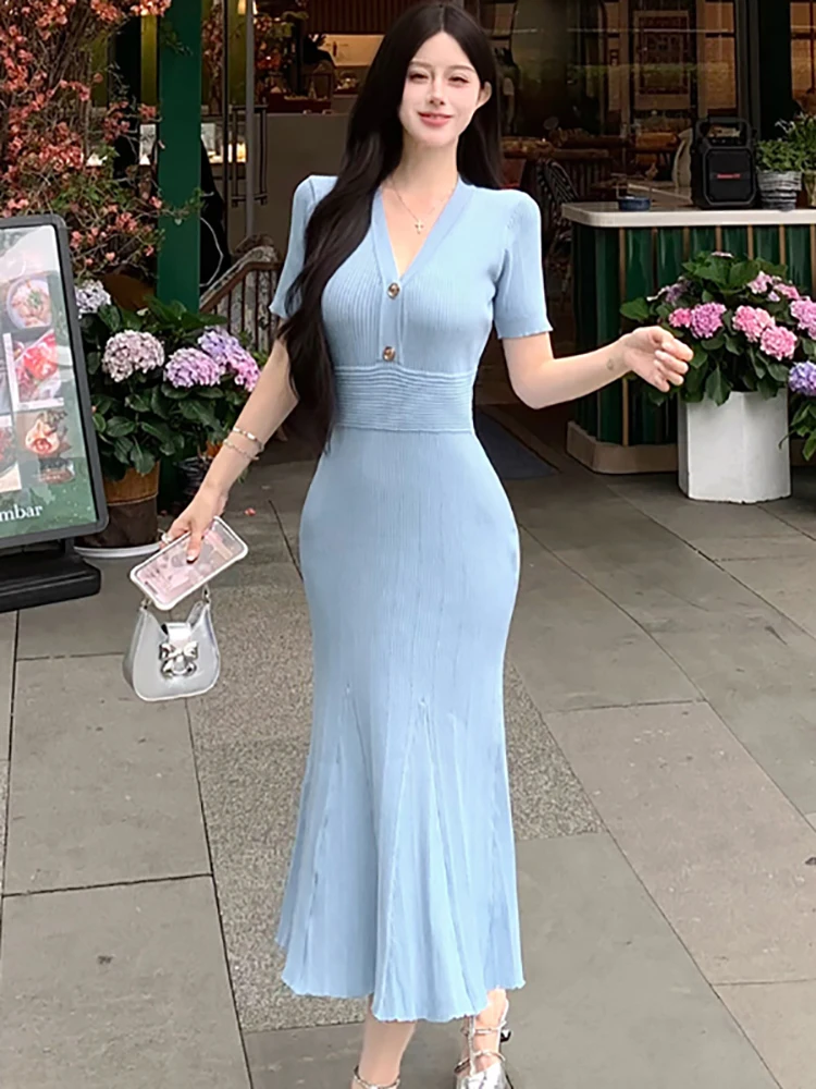 

2025 Новое синее вязаное длинное платье с коротким рукавом и v-образным вырезом, женское элегантное роскошное вечернее платье, летнее корейское облегающее платье для выпускного вечера
