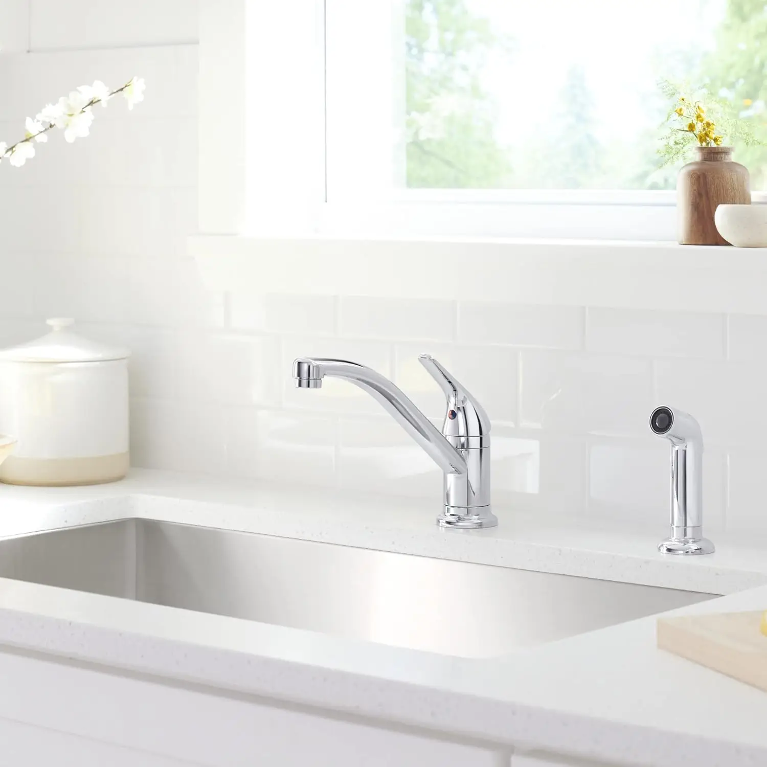 Swing Spout with Side Spray Kitchen Faucet for Enhanced Functionality and Versatility