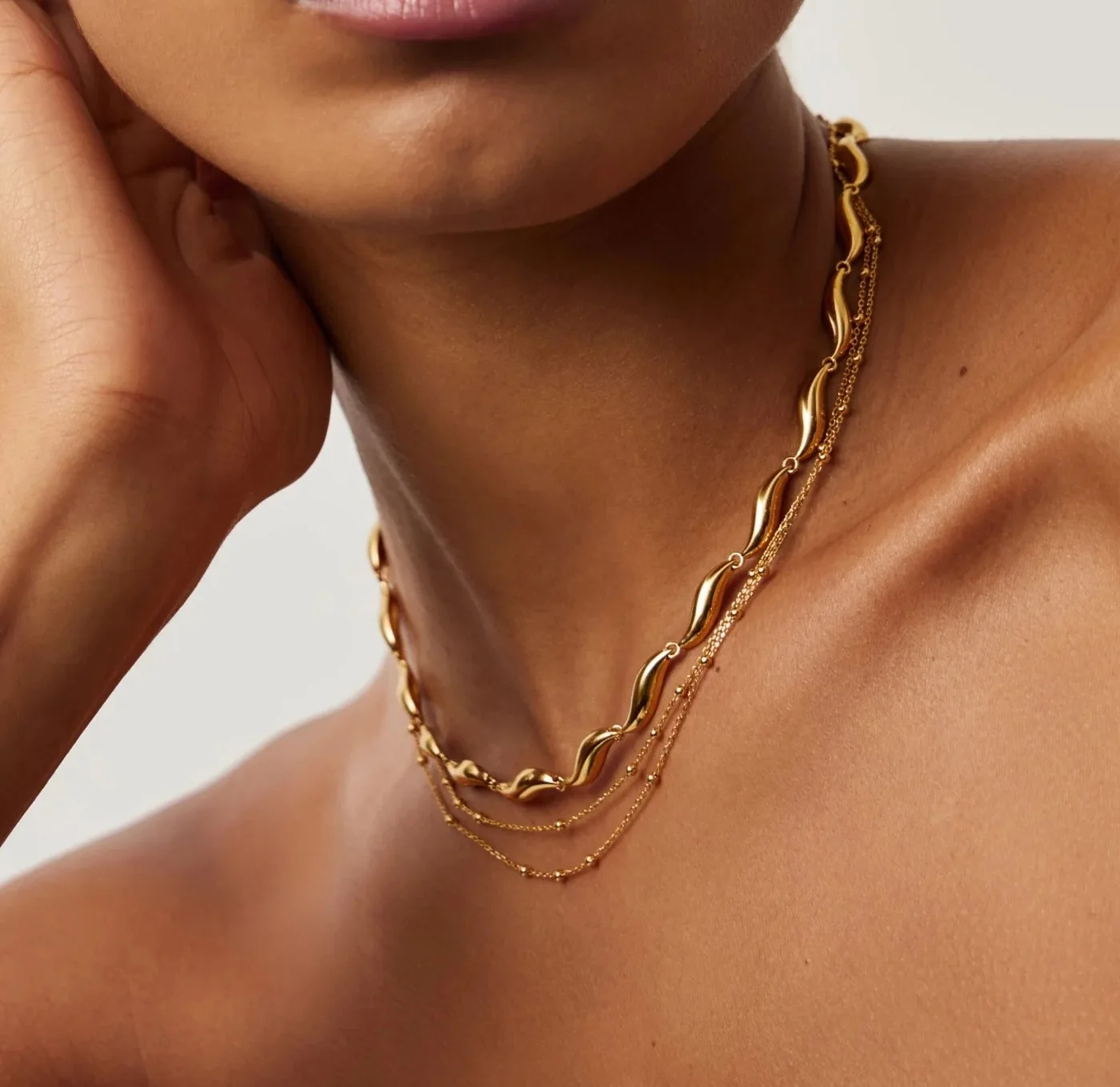 Minimalist Wavy Choker Chain Necklace For Women | Hypoallergenic Gold Plated Copper Water Swirl Wave Necklace