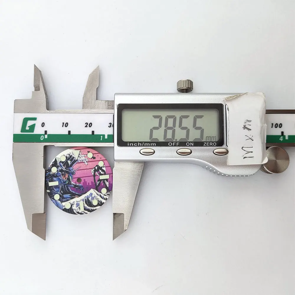 Quadrante personalizzato da 28,5 mm NH35 Il quadrante completamente luminoso Kanagawa è adatto per sostituire gli accessori dell'orologio con movimento NH35/36