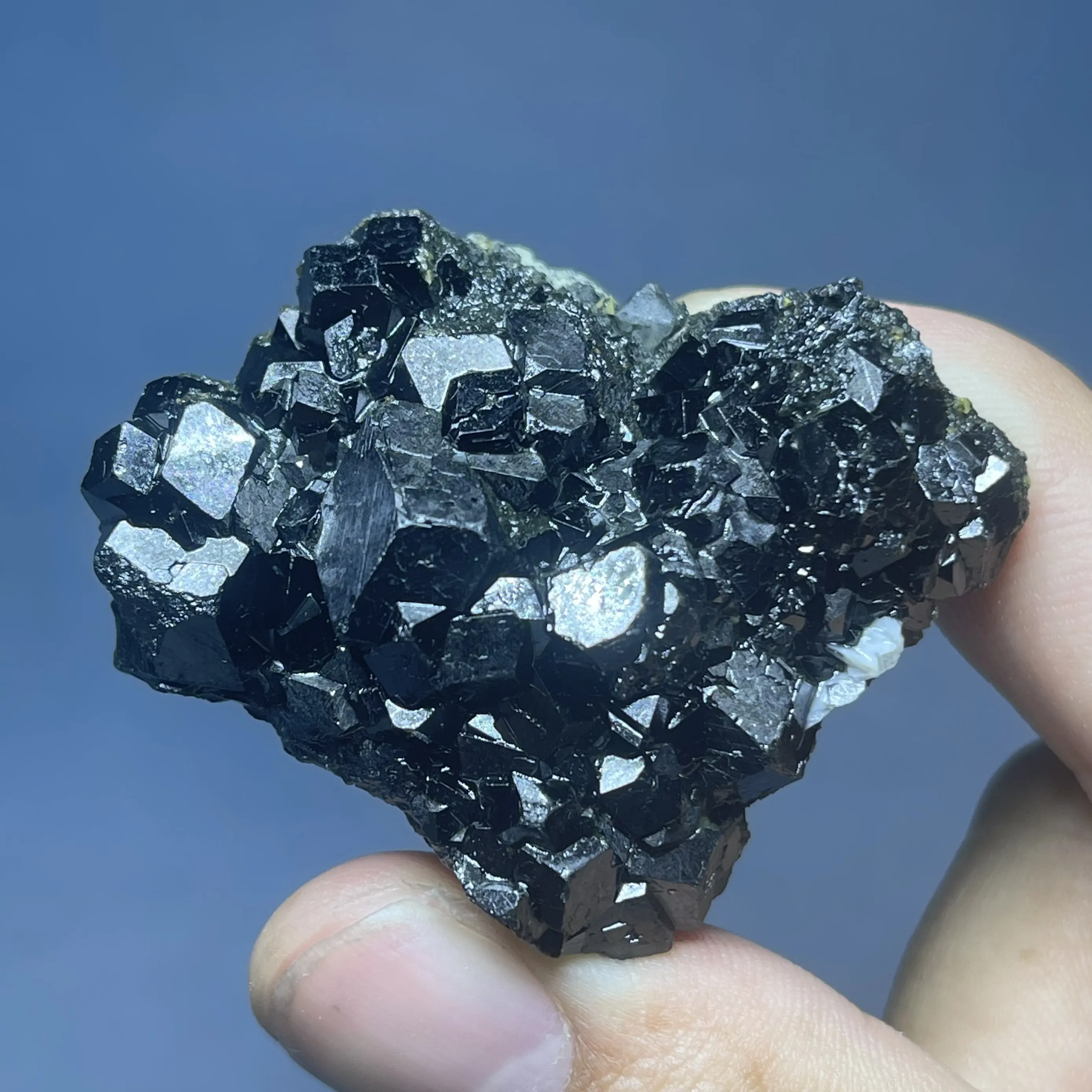 Natural Inner Mongolia Magnetite Mineral Specimen Crystal Quartz Cluster Healing Stone Home Decor