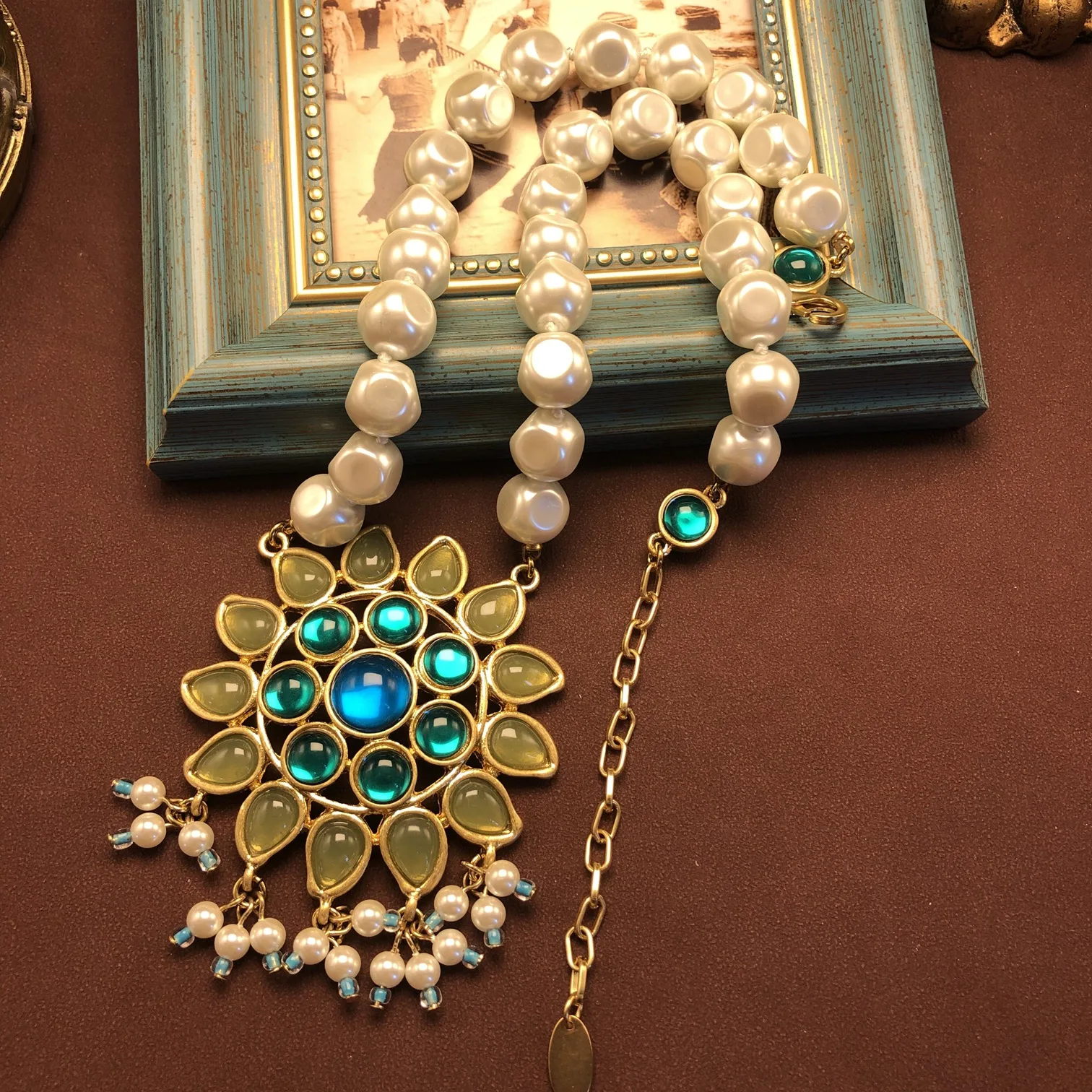 Medieval inlaid pendant imitation pearl beaded necklace versatile jewelry accessories