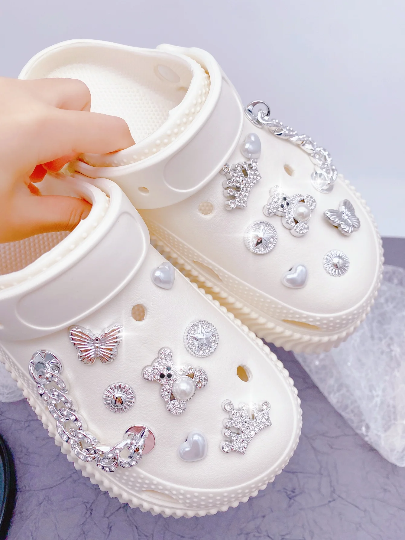 16pcs Trendy Silver Bear & Chain DIY Shoe Charms (ABS). Detachable Clog & Sandal Decorations for All Seasons. Great Little Holid