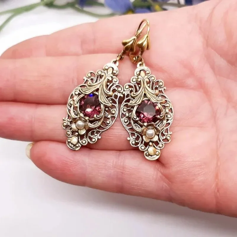 Intage Diamantmuster-Hohlohrringe im personalisierten Modestil, die Rubin-Schmuck imitiert, für Damen-Accessoires