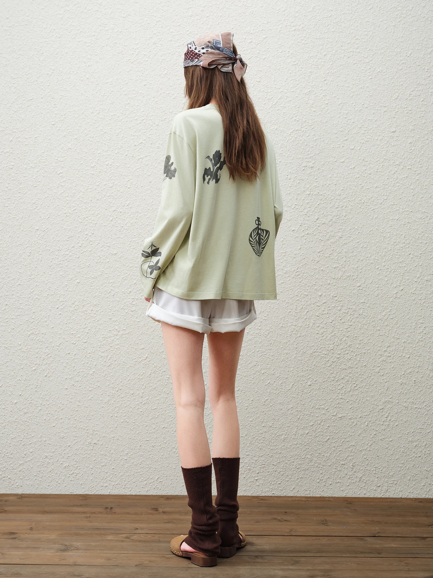 Women's Linen Blend Botanical Print Long Sleeve T-Shirt with Scarf