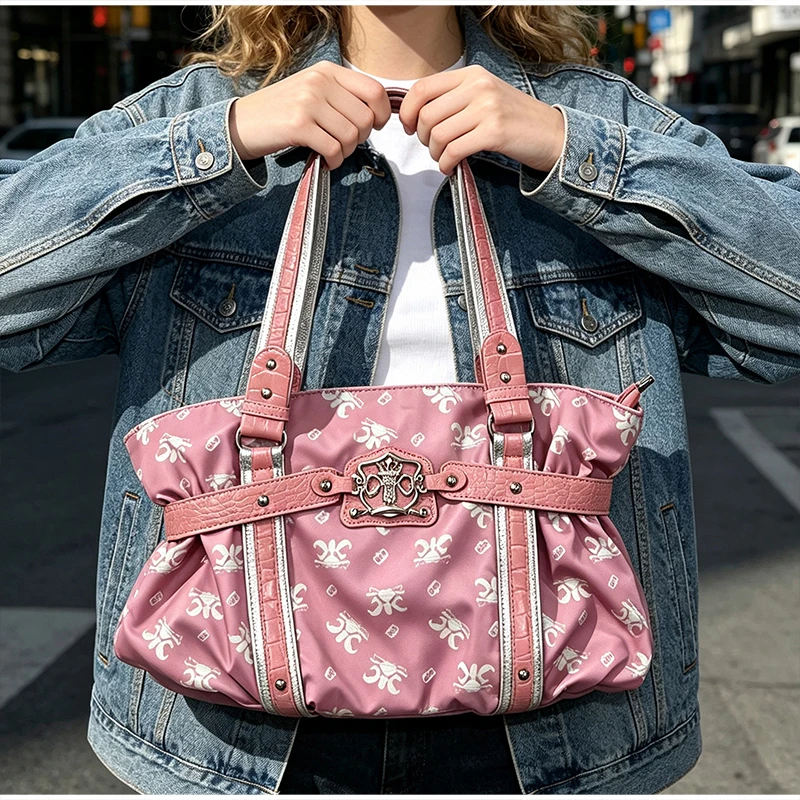 Koreanische Y2K-Style-Schultertasche, süßes, trendiges Design mit rosa Aufdruck, Damen-Tragetasche, Vintage-Nieten-Dekor, leichte, gerüschte Handtasche für den Alltag – Detail 15
