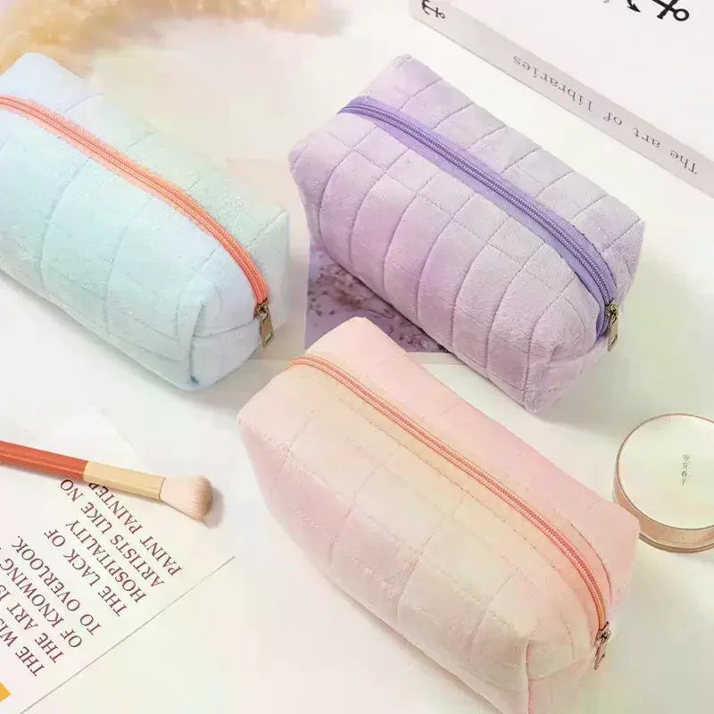 

Очаровательная пушистая косметичка для женщин на молнии, вместительная однотонная сумка для макияжа, дорожный органайзер для туалетных принадлежностей, мягкий чехол для ручек