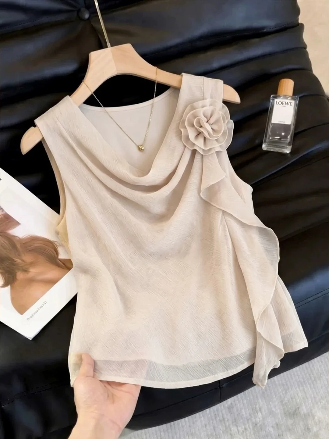 

Elegant Floral Decoration Design Summer Casual Sleeveless Vest Women's Fashion Trendy Neckline Top Comfortable Loose Fit