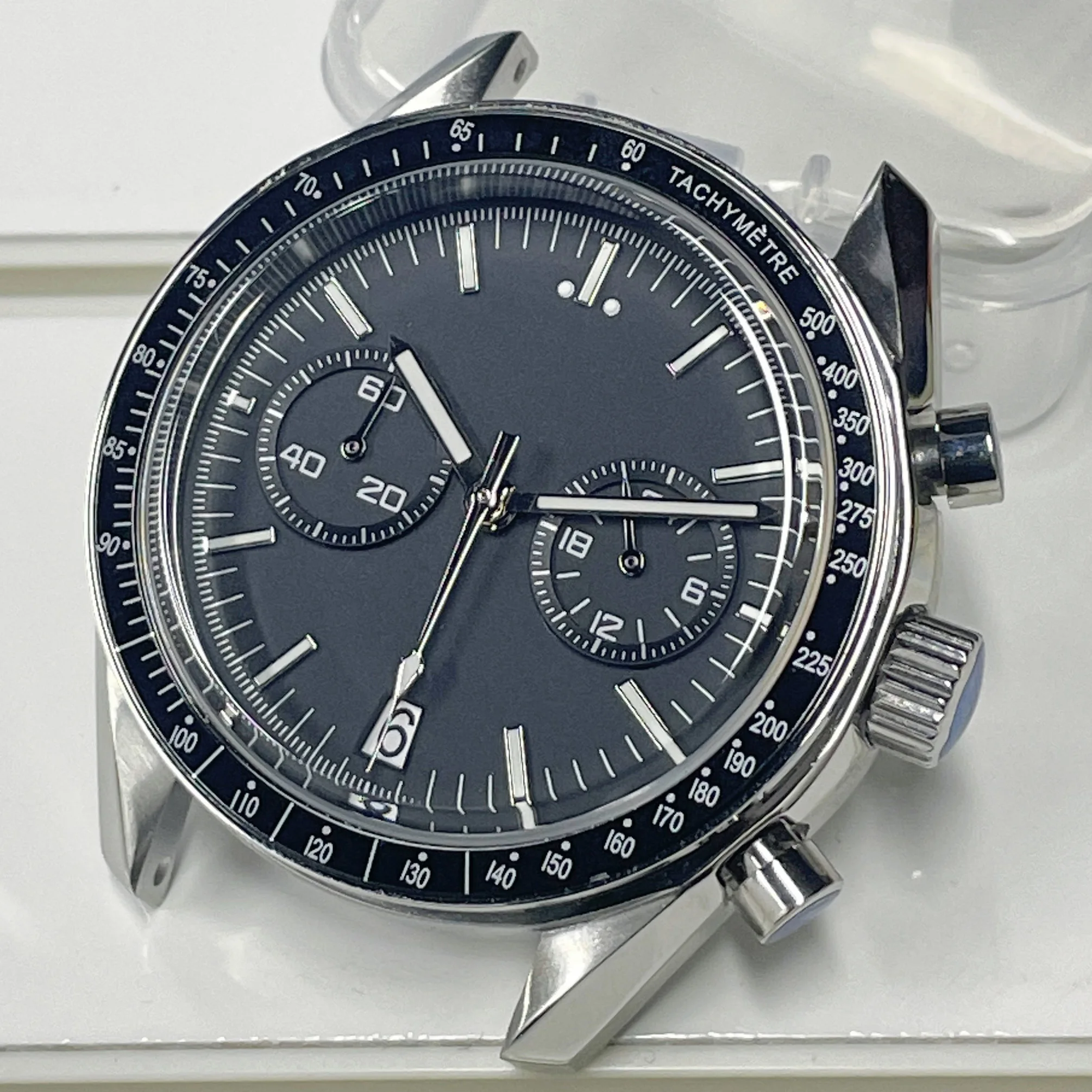39.7mm Silver case, With black dial, Equipped with VK64 movement, Featuring stopwatch and calendar functions, Suitable for both