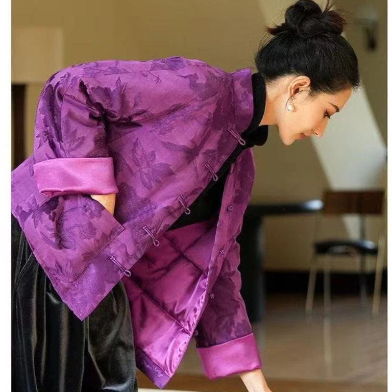 

Весенне-осеннее женское жаккардовое пальто с воротником-стойкой, фиолетовое китайское пальто Тан, женские дизайнерские пальто с цветочным принтом Добби 2025 года