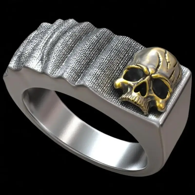 Handgefertigter الذهبي Totenkopfring mit structureiertem Stoffmuster und schwarzem Silberband، dunkel und stilvoll