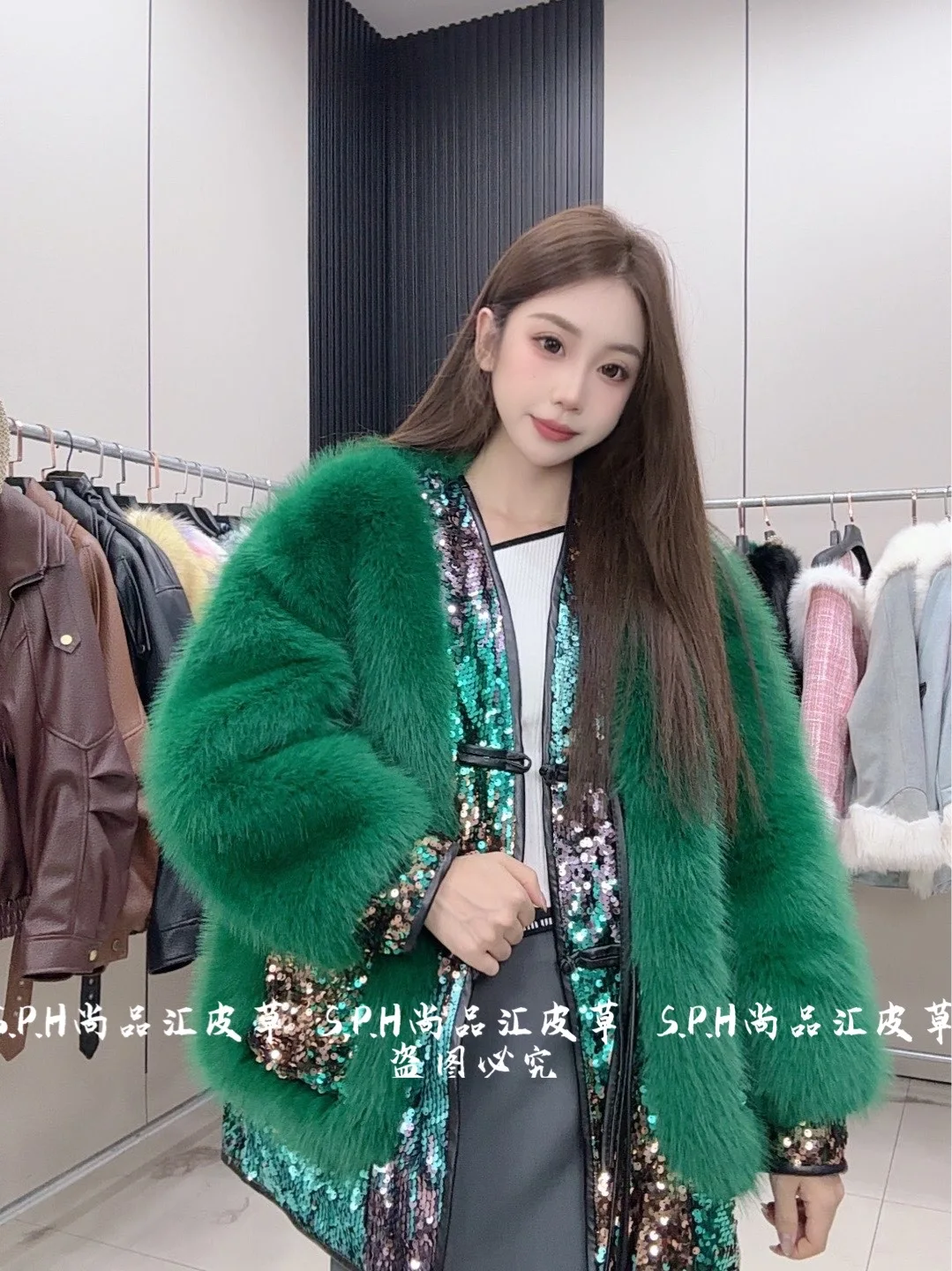 Green Pocket Faux Fur Coat Winter New Vintage Faux Fur Jacket Women's Short Fashionable Sequin Patchwork Elegant Faux Fur Coat