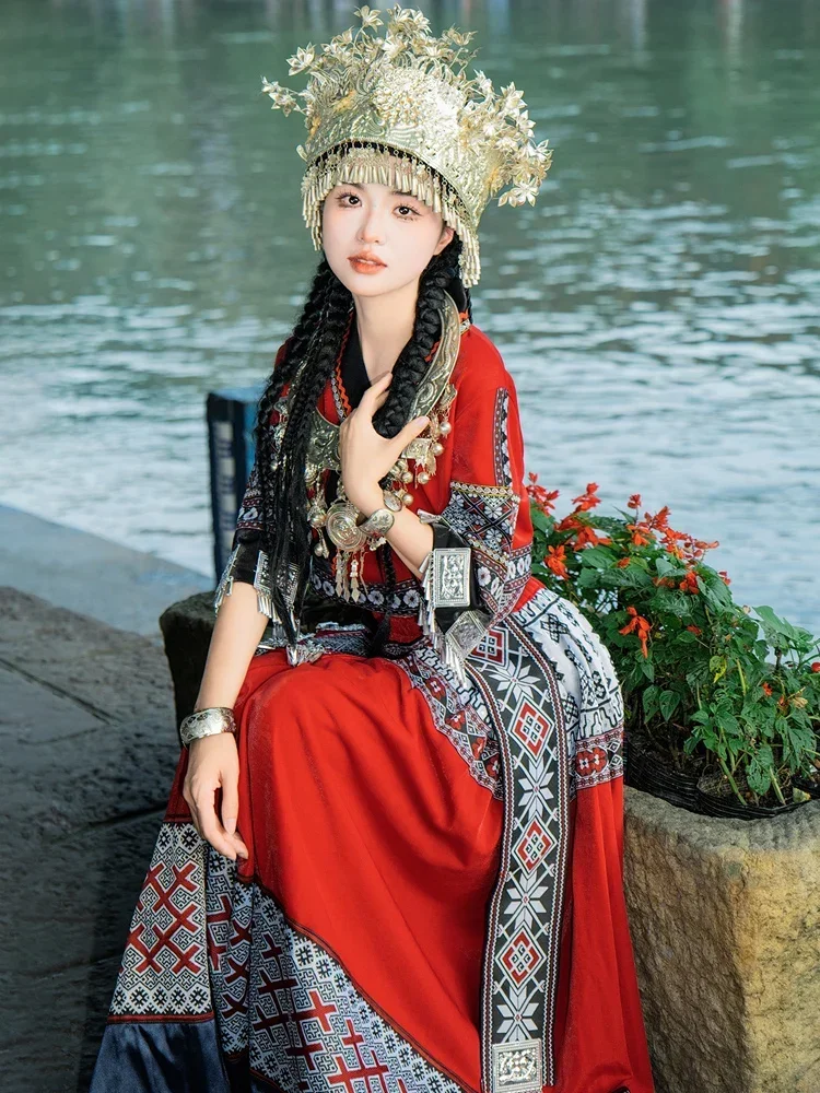 Guizhou Miao clothing female Yunnan Dong decoration Yao Tujia dance clothing 4-piece set