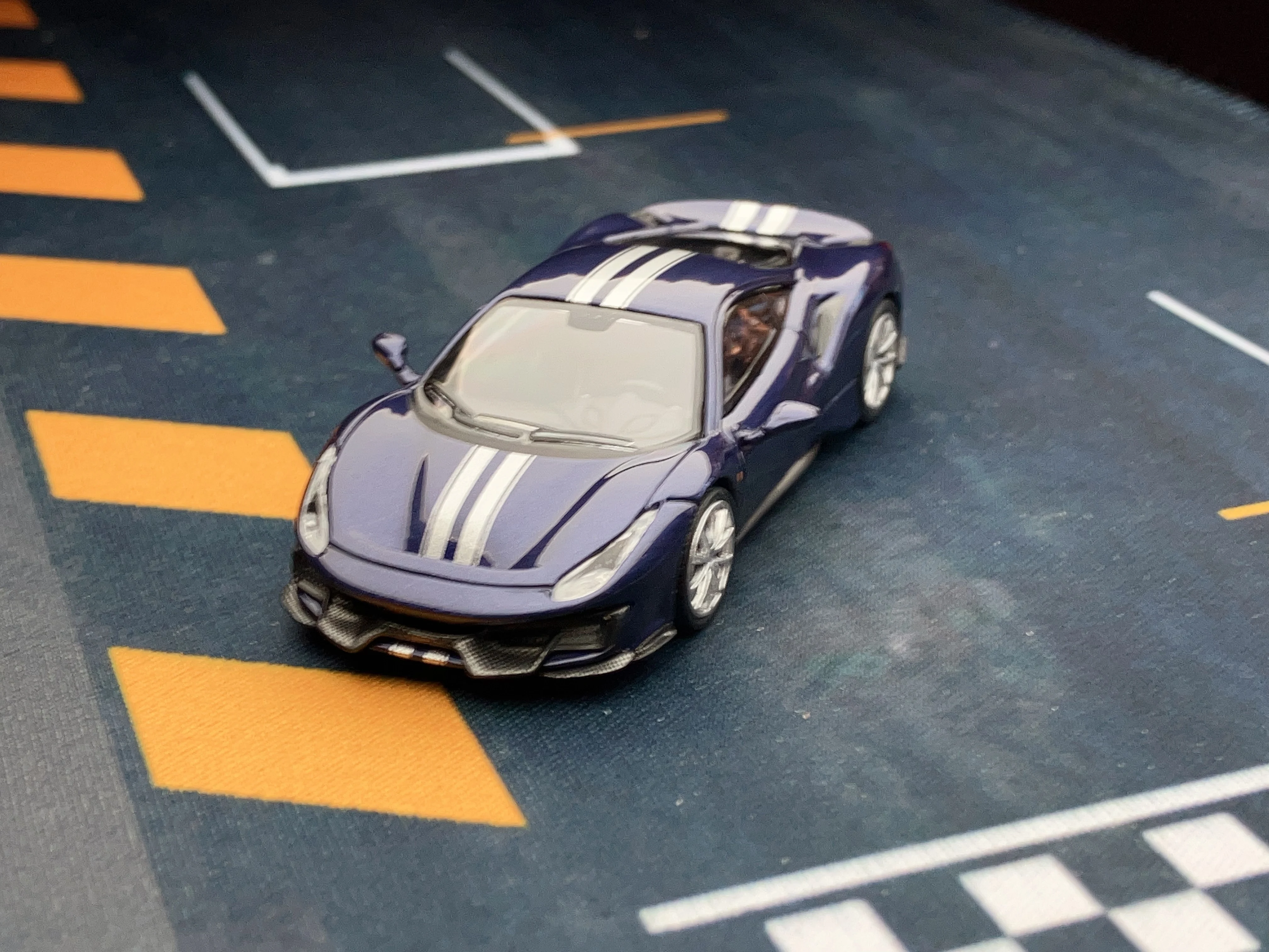 TOC 1:64 488 Pista Coupe Model Sportowy Odlewany z Metalu Samochód