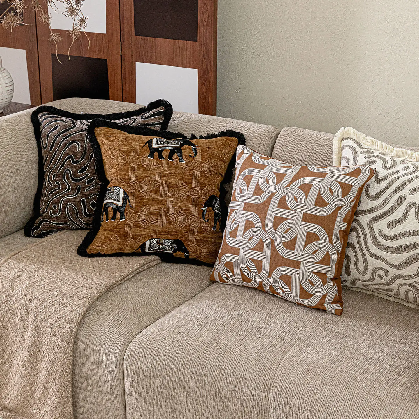 Modern Retro Black Border Tassel Cushion Cover Premium Geometric Textured Jacquard Pillow Covers Decorative Luxury Decor Home