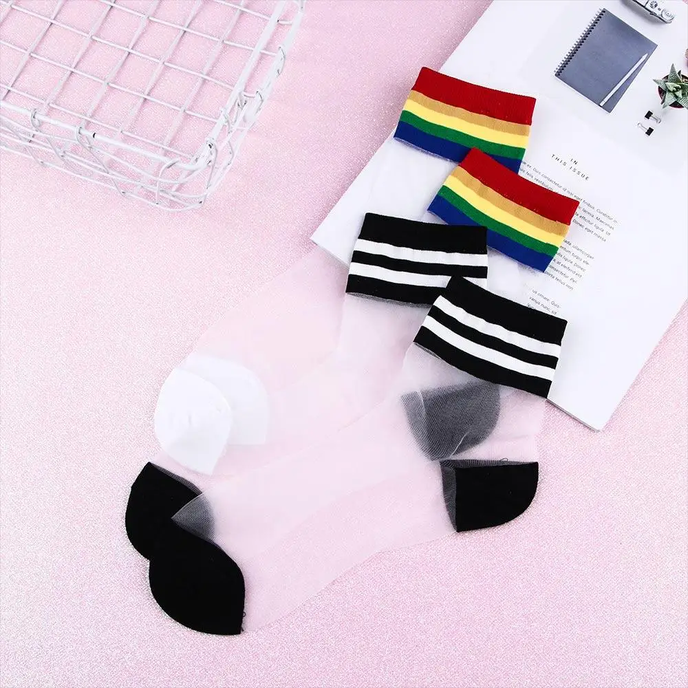 Süßes Geschenk dünne Frauen Harajuku transparente Regenbogen Socken kurze Socken Söckchen